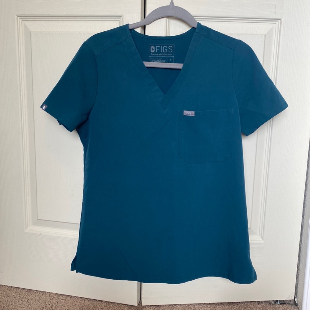 Figs Caribbean blue scrub top